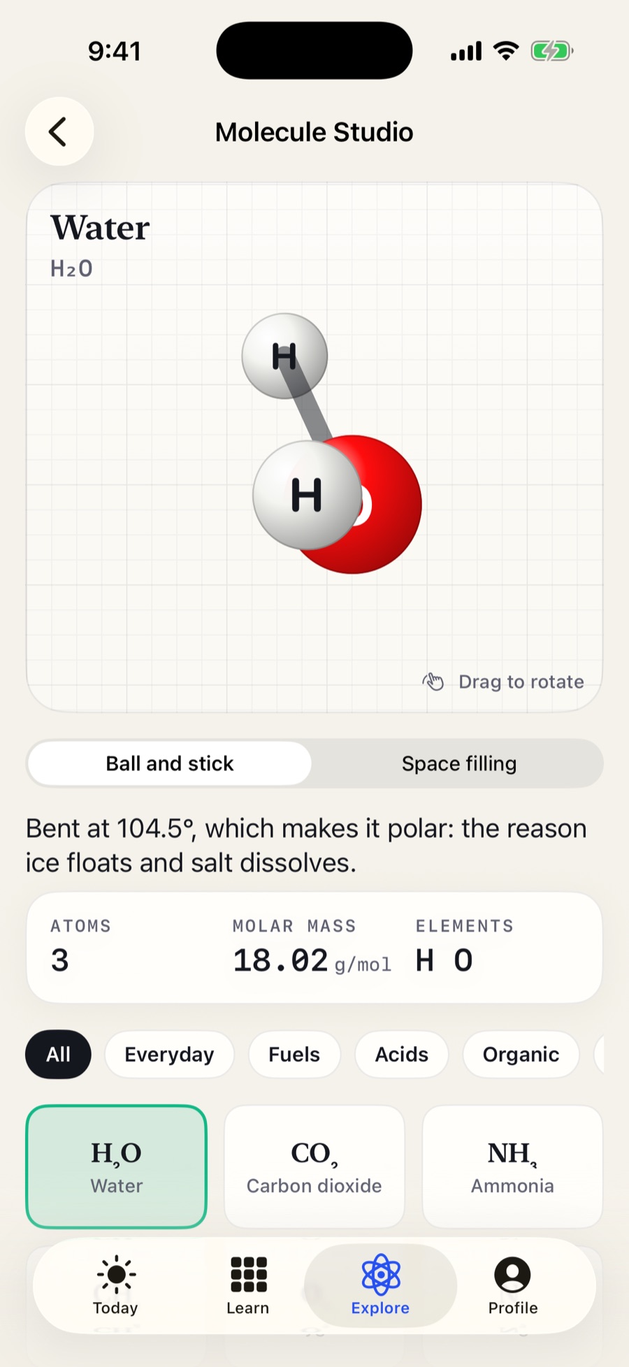 Molecule Studio showing a water molecule in 3D with its molar mass.